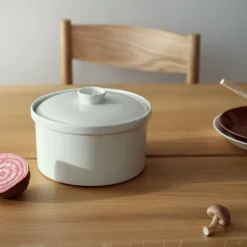 IITTALA Uunivuoat Ja Padat|Kattilat Ja Kasarit-Kannellinen pata 2,3L Valkoinen