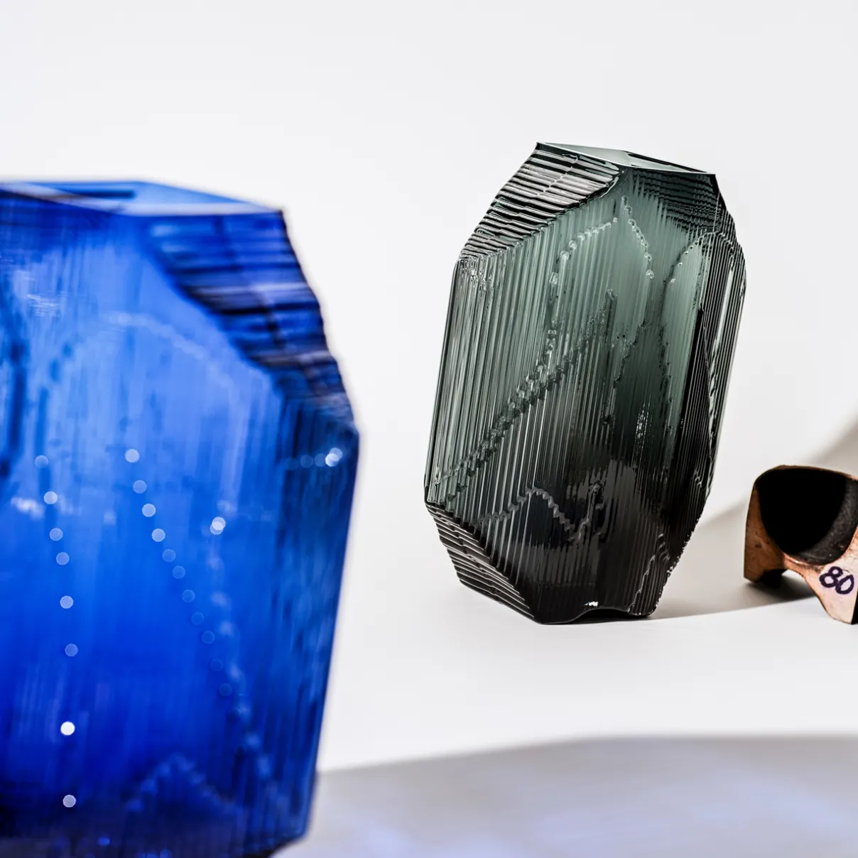 IITTALA Taide-Esineet-Lasiveistos 240x320 Tummanharmaa