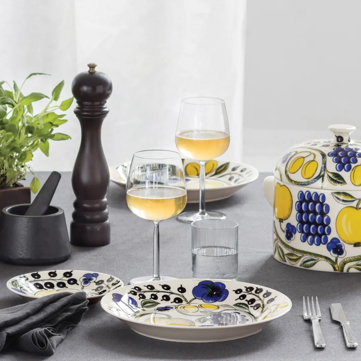 IITTALA Tarjoiluastiat|Tarjoilukulhot-Liemimalja 2,8l kannella