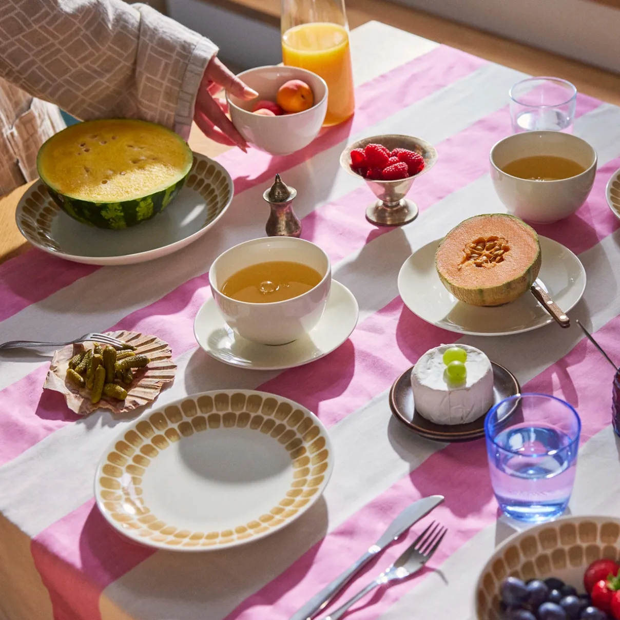 IITTALA Lautaset-Syvä lautanen 24cm Beige